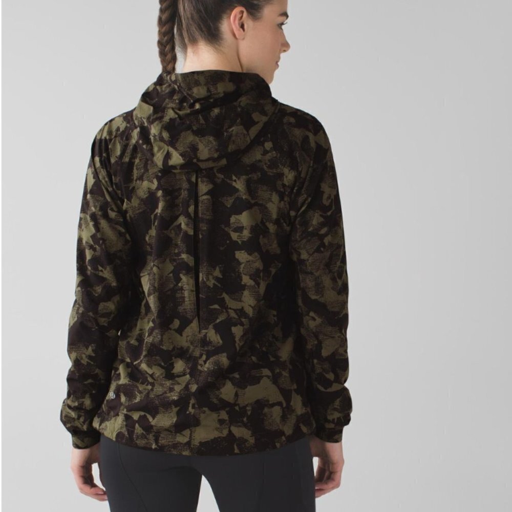 Lululemon Rise & Shine Jacket II Jumbo Mystic Jungle Fatigue I Size 8